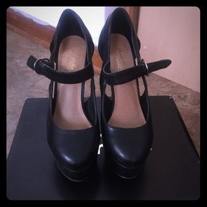 Black Stelleto Pumps
